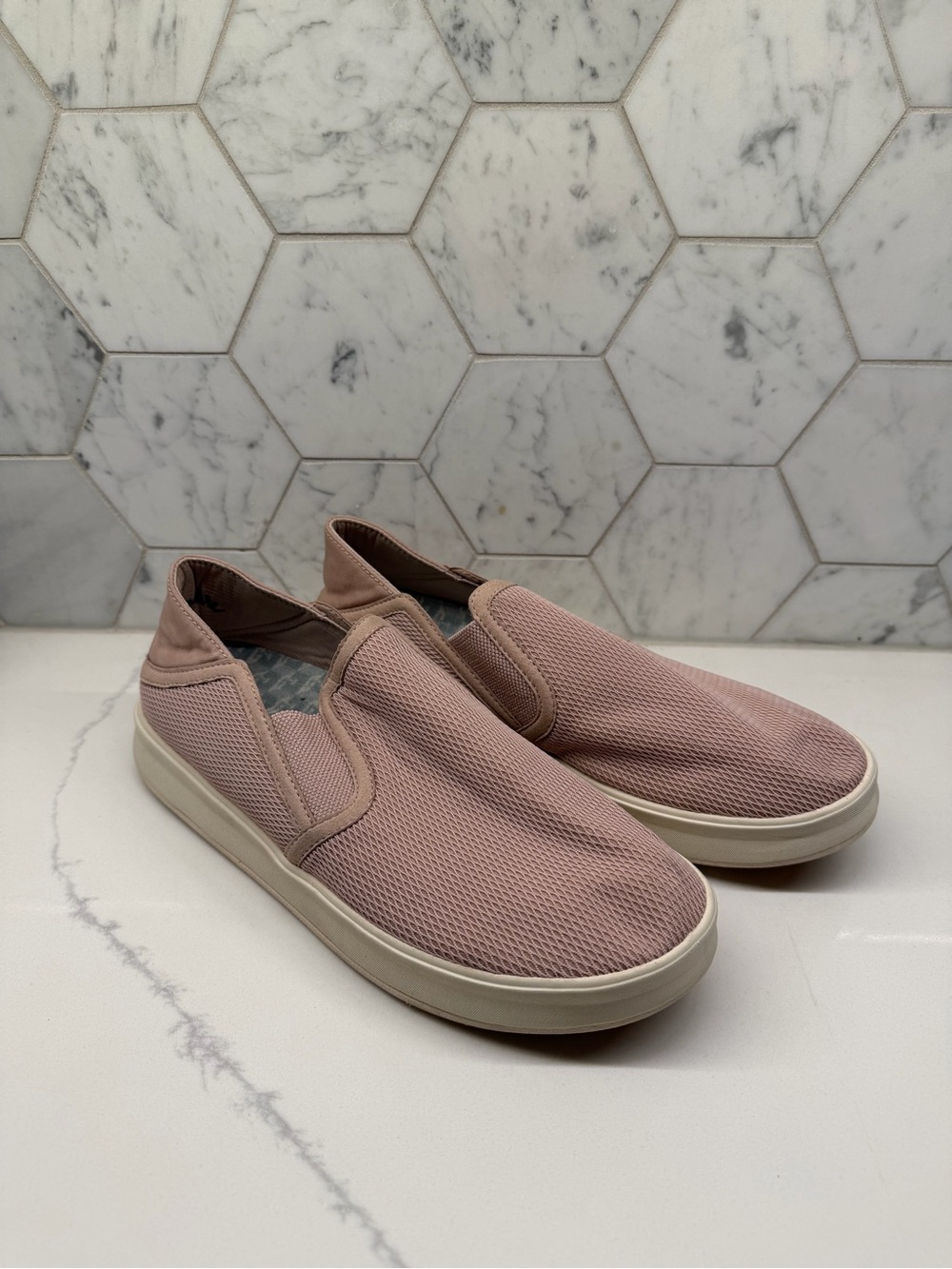 OluKai Ki'ihele slip-on sneakers Rose Dust Mesh Breathable Womens Size 8.5
